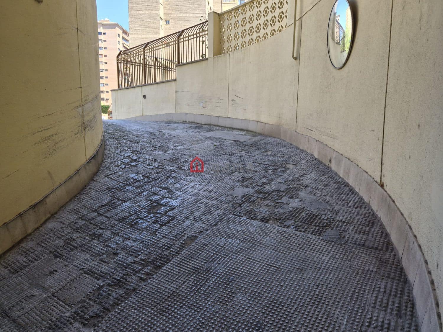 Lejlighed til leje i Castello de la Plana med garage - € 800 (Ref: 9851587)