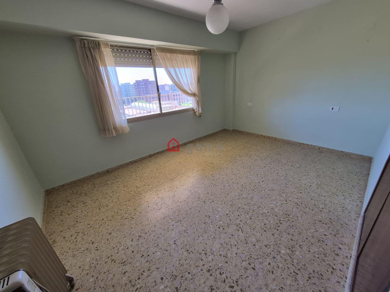 Lejlighed til leje i Castello de la Plana med garage - € 800 (Ref: 9851587)