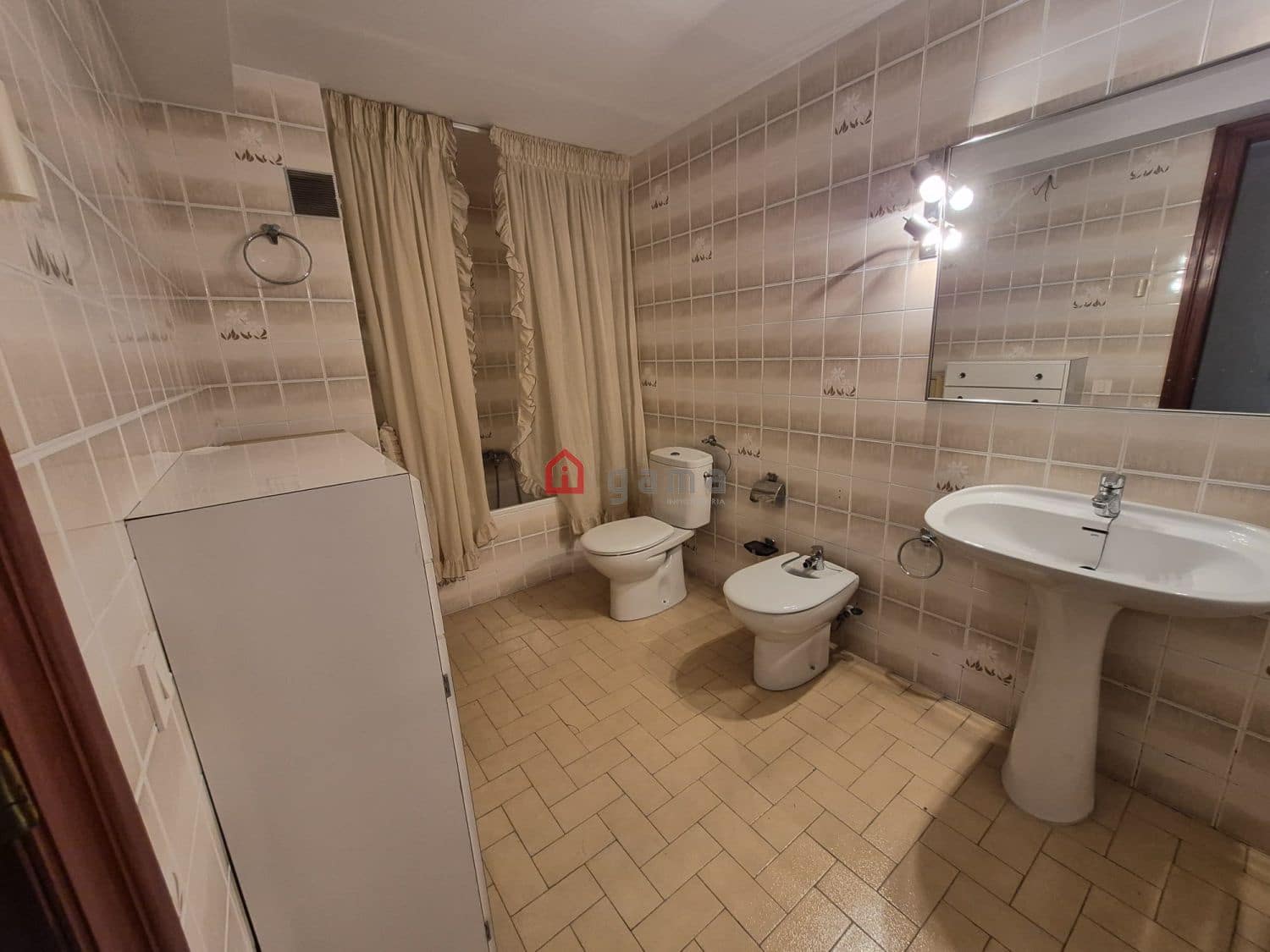 Lejlighed til leje i Castello de la Plana med garage - € 800 (Ref: 9851587)