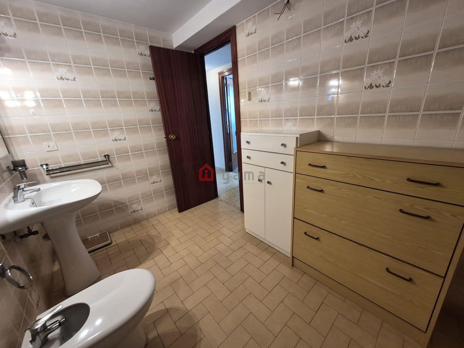 Lejlighed til leje i Castello de la Plana med garage - € 800 (Ref: 9851587)