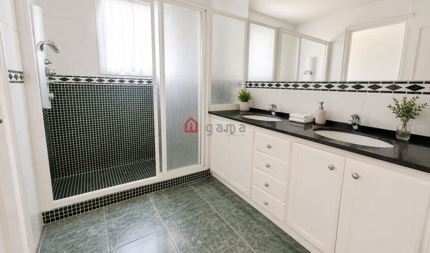 4 slaapkamer Villa te koop in Benicassim - € 2.900.000 (Ref: 9891905)