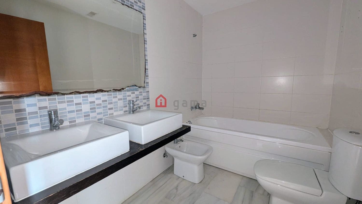 3 chambre Appartement à vendre à Castello de la Plana avec garage - 177 000 € (Ref: 9952834)