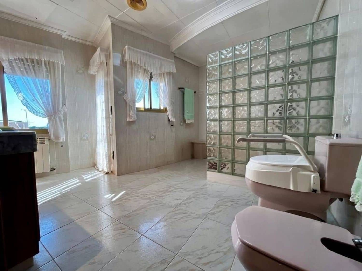 6 bedroom Villa for sale in Sant Jordi with garage - € 375,000 (Ref: 10010118)