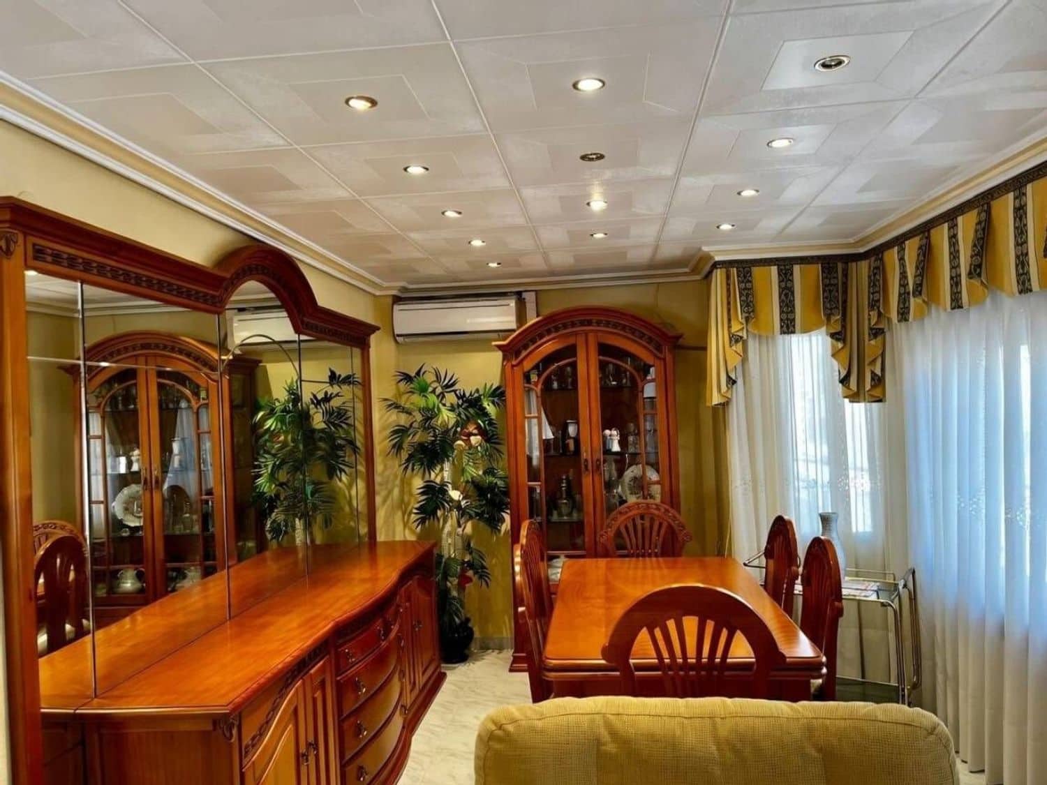6 bedroom Villa for sale in Sant Jordi with garage - € 375,000 (Ref: 10010118)