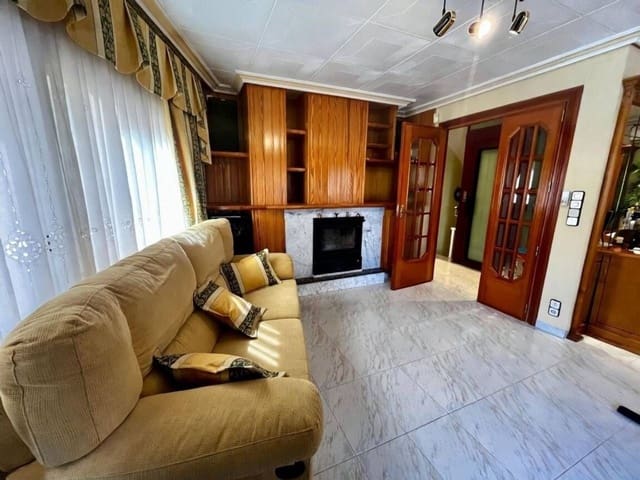 6 bedroom Villa for sale in Sant Jordi with garage - € 375,000 (Ref: 10010118)