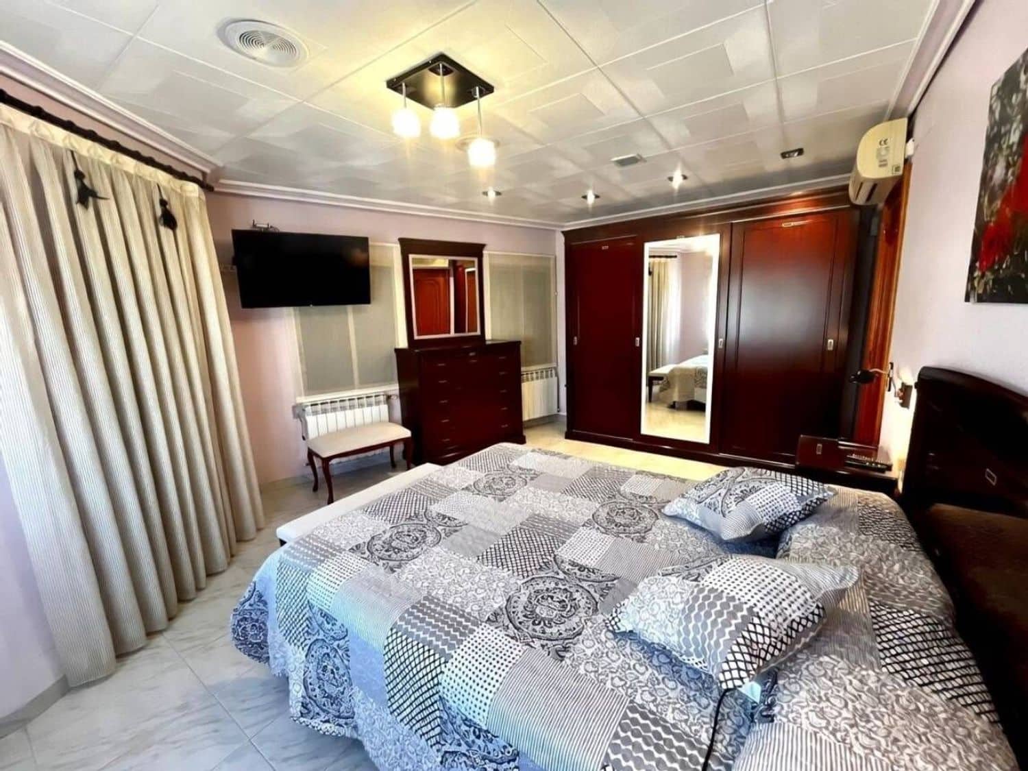 6 bedroom Villa for sale in Sant Jordi with garage - € 375,000 (Ref: 10010118)