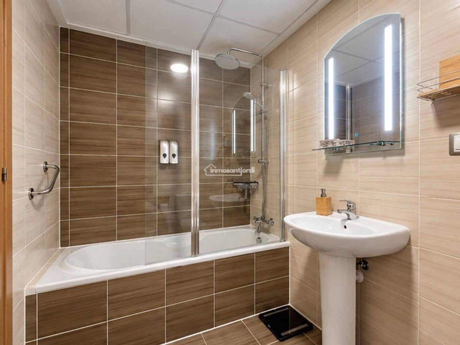 2 bedroom Apartment for sale in Sant Jordi with pool garage - € 154,000 (Ref: 10186391)
