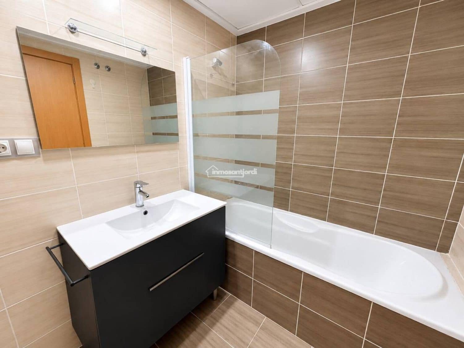 2 bedroom Apartment for sale in Sant Jordi with pool garage - € 160,000 (Ref: 10186395)