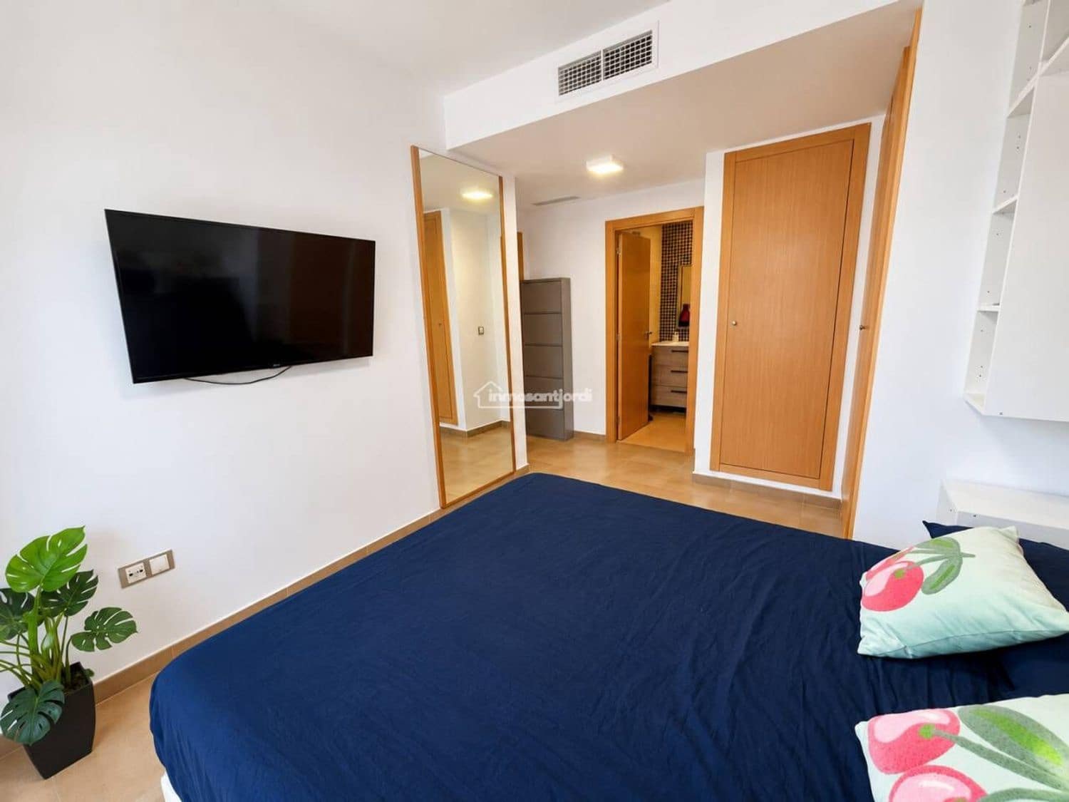 2 bedroom Apartment for sale in Sant Jordi with pool garage - € 160,000 (Ref: 10186395)