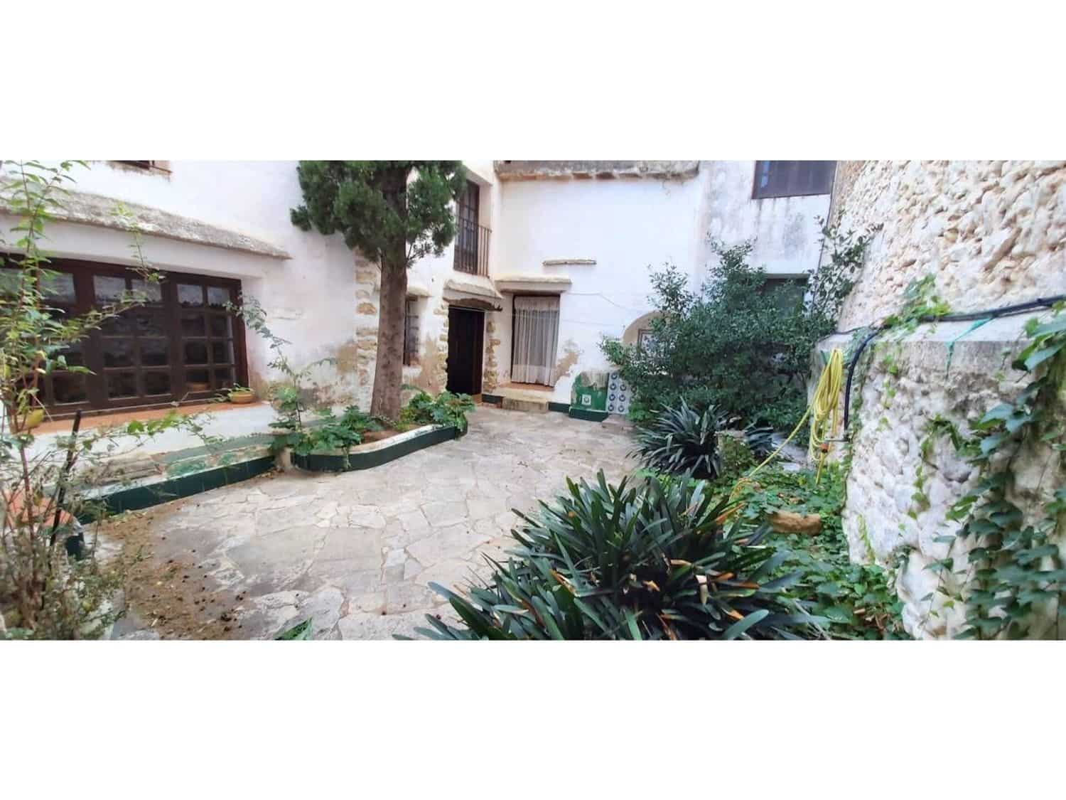 8 soveværelse Villa til salg i Sant Jordi med garage - € 330.000 (Ref: 8956846)