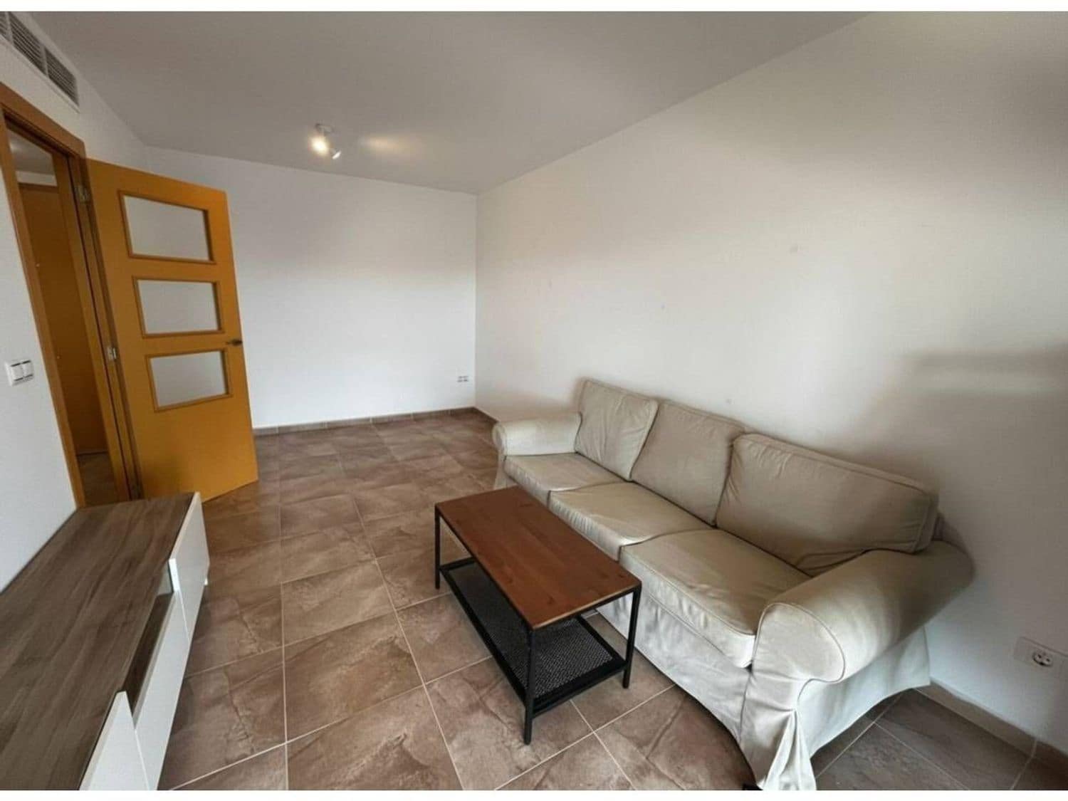 2 slaapkamer Appartement te huur in Sant Jordi met zwembad garage - € 700 (Ref: 9415365)