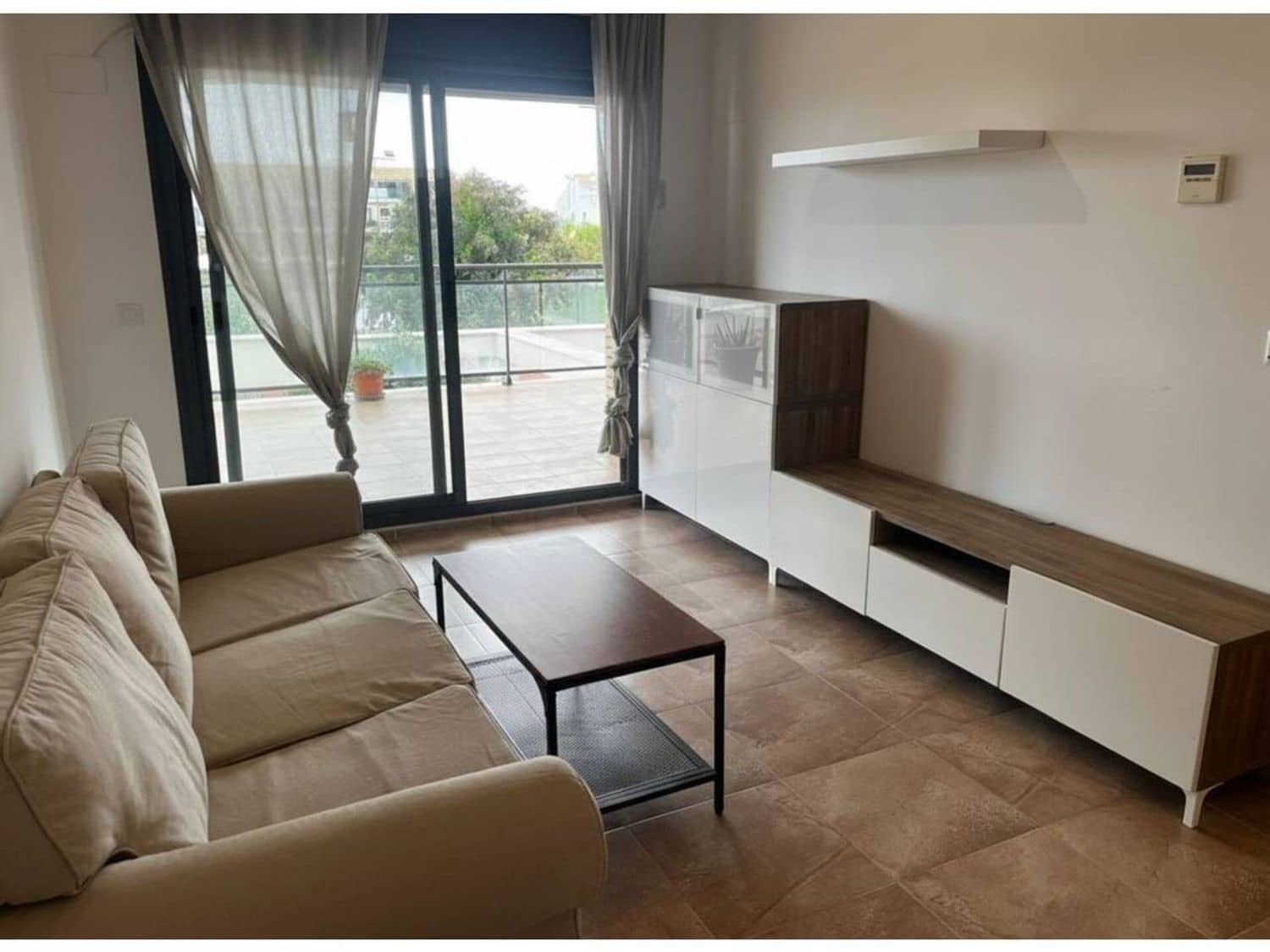 2 slaapkamer Appartement te huur in Sant Jordi met zwembad garage - € 700 (Ref: 9415365)