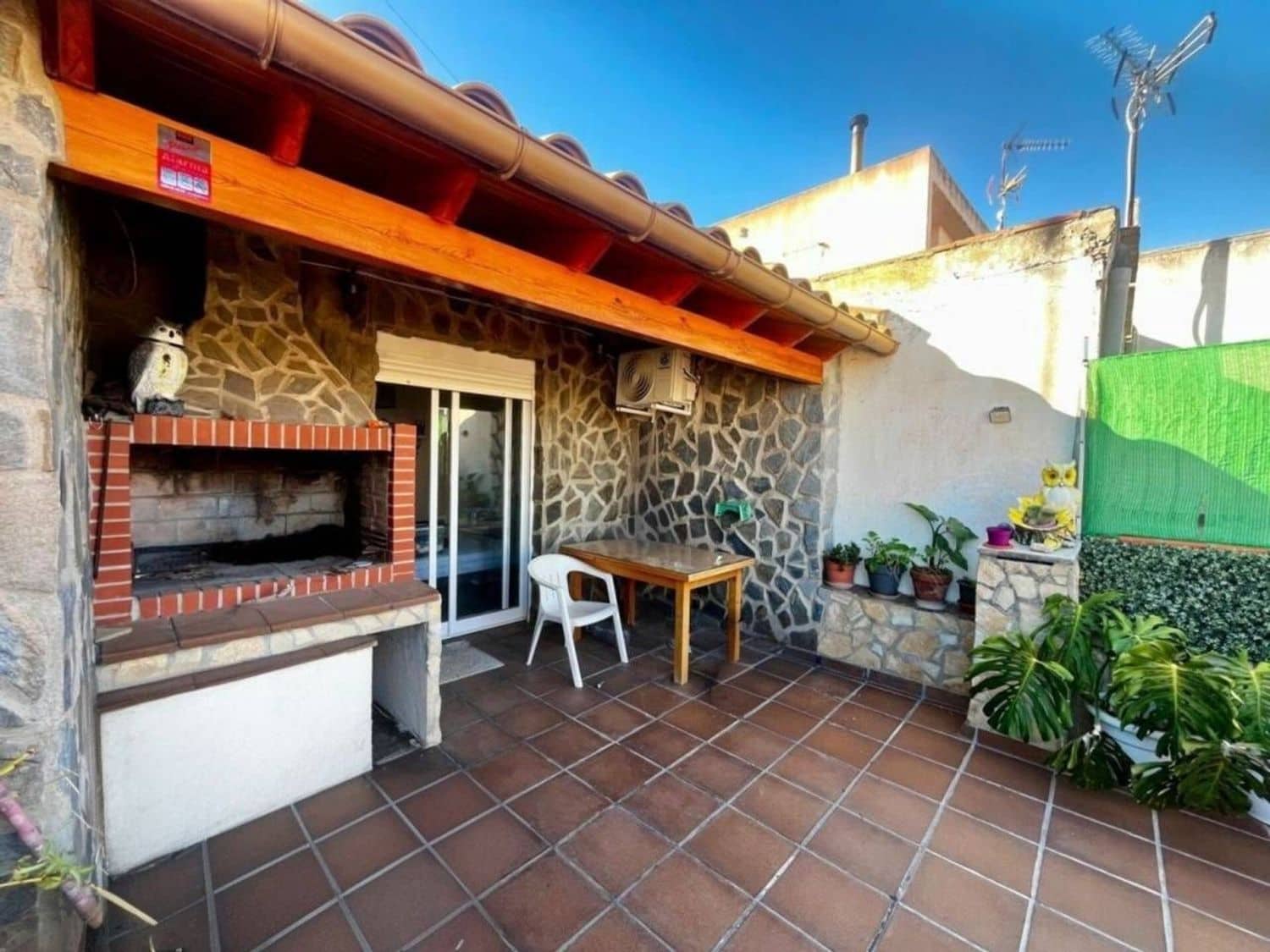 3 bedroom Townhouse for sale in Sant Jordi with garage - € 129,000 (Ref: 9439678)