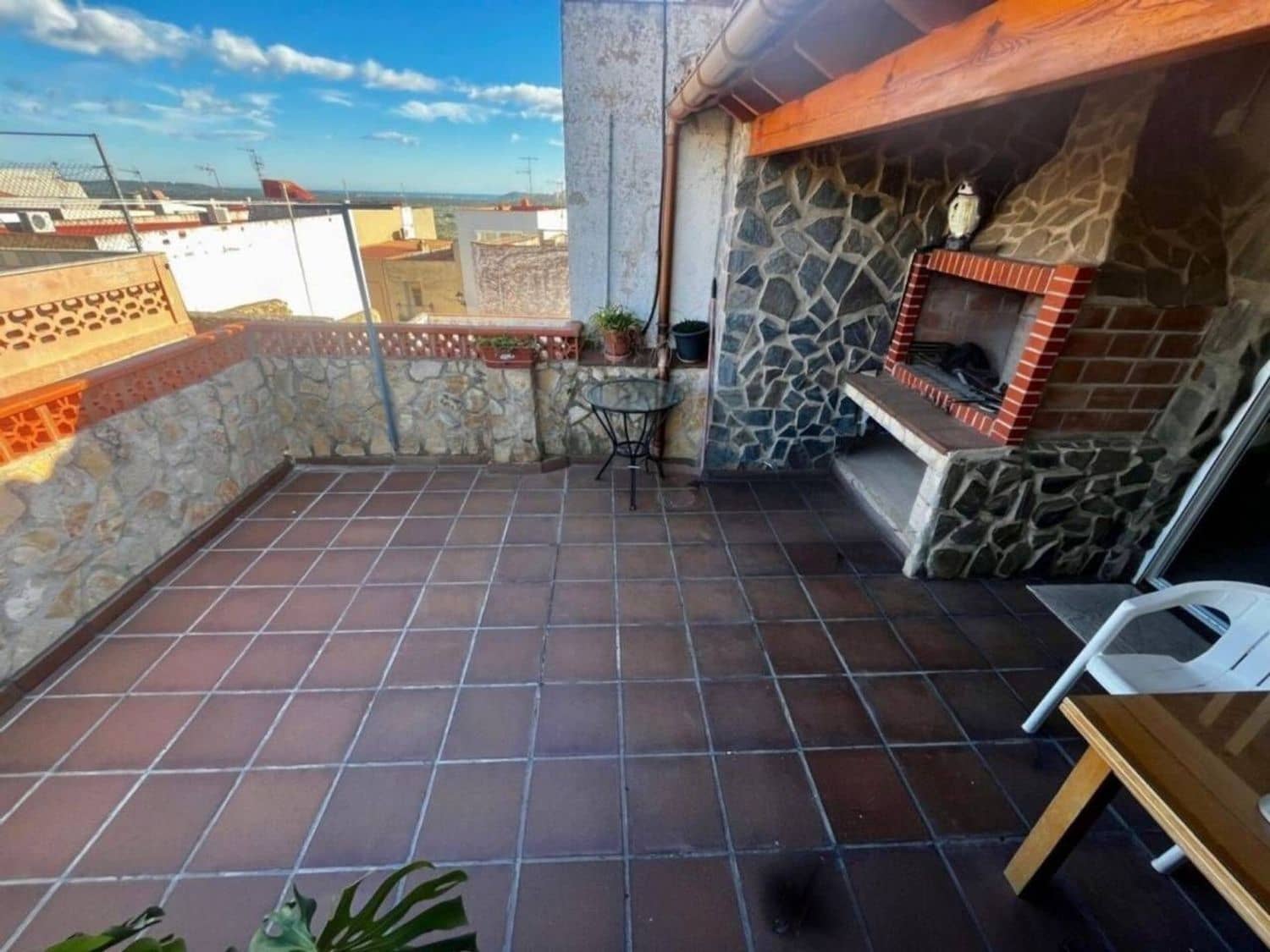 3 bedroom Townhouse for sale in Sant Jordi with garage - € 129,000 (Ref: 9439678)