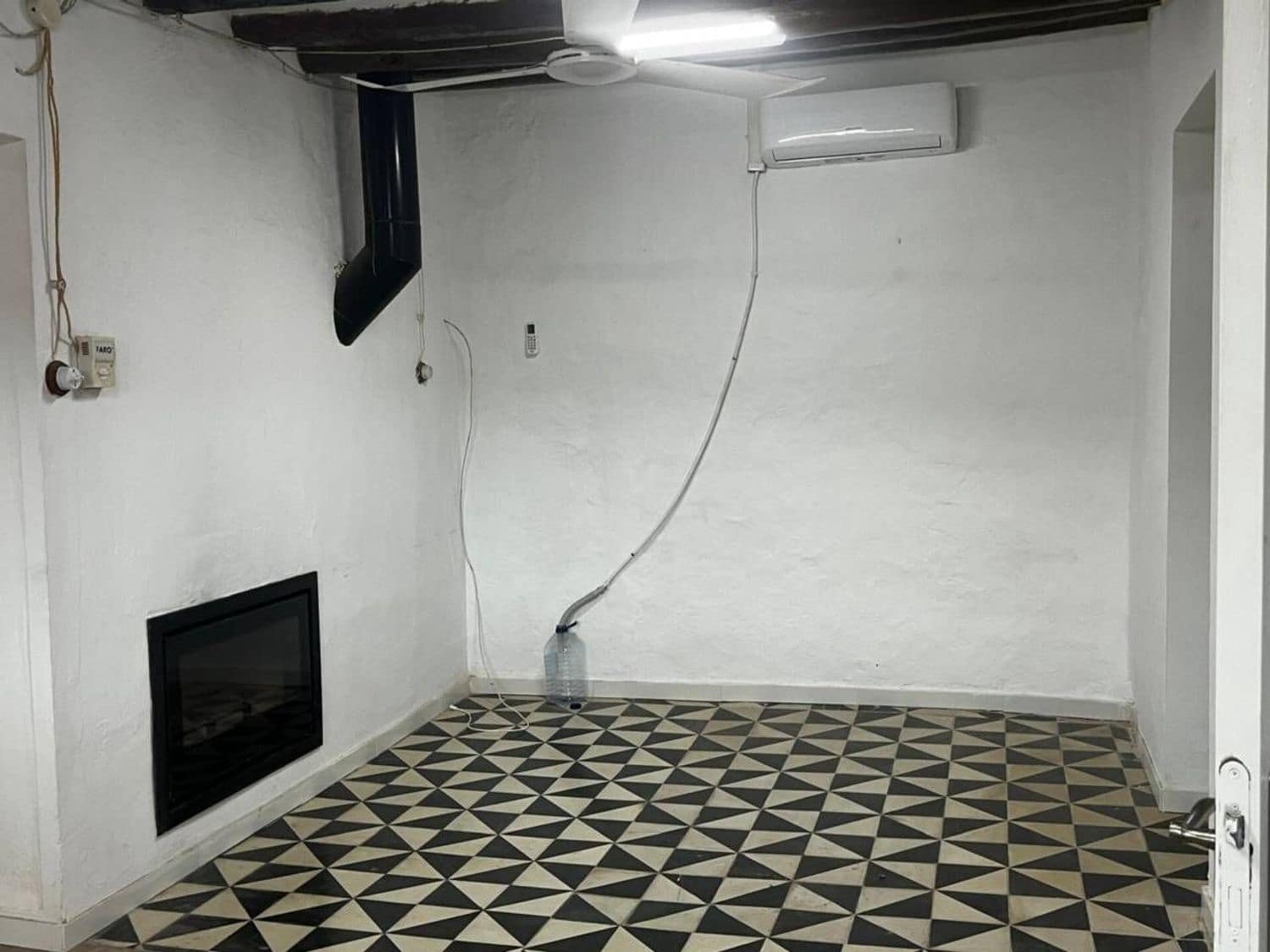 4 soveværelse Villa til salg i Sant Jordi med garage - € 140.000 (Ref: 9568018)