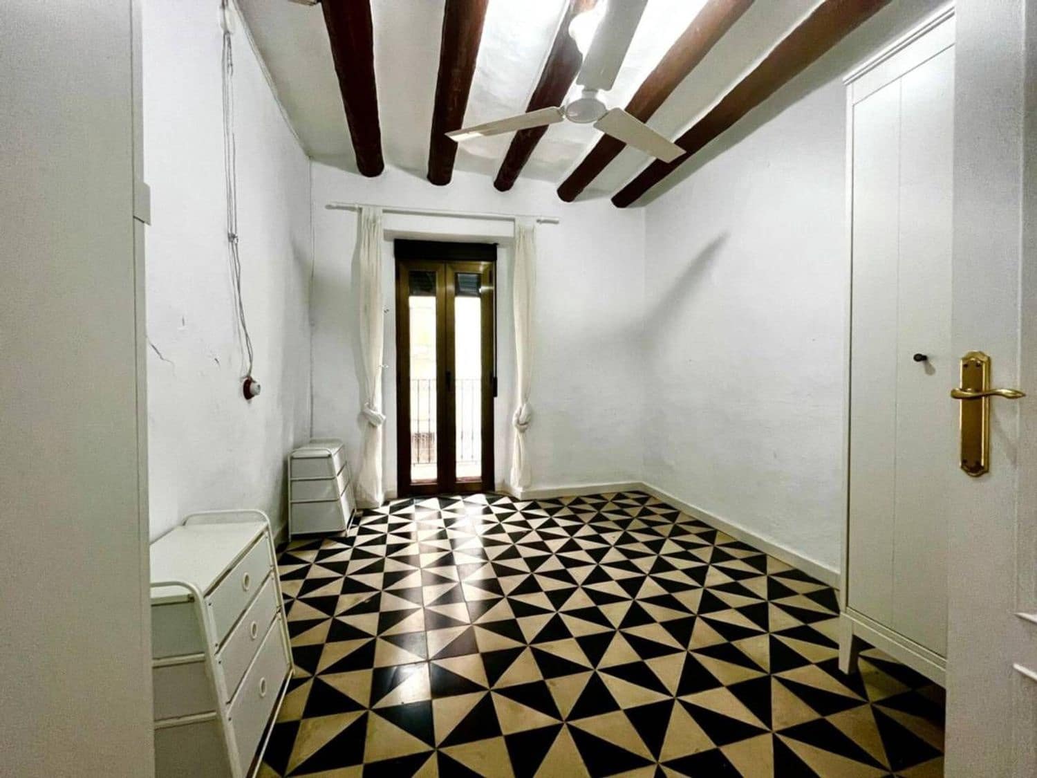 4 soveværelse Villa til salg i Sant Jordi med garage - € 140.000 (Ref: 9568018)