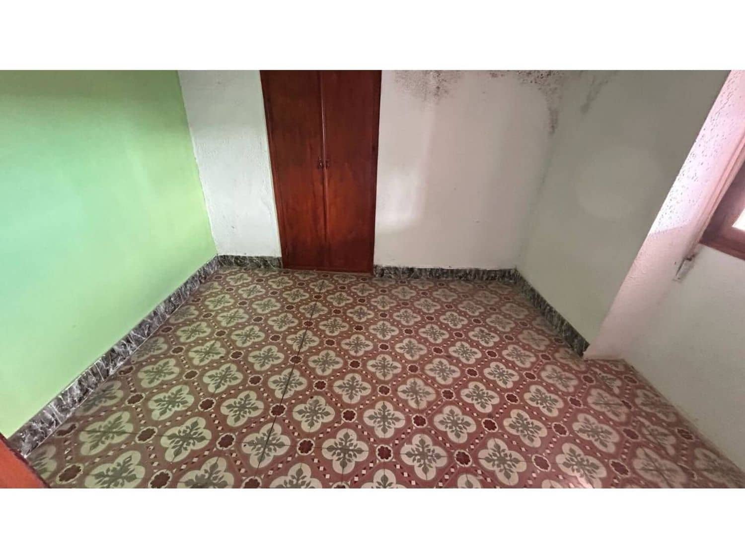 7 soveværelse Villa til salg i Sant Jordi - € 95.000 (Ref: 9607070)