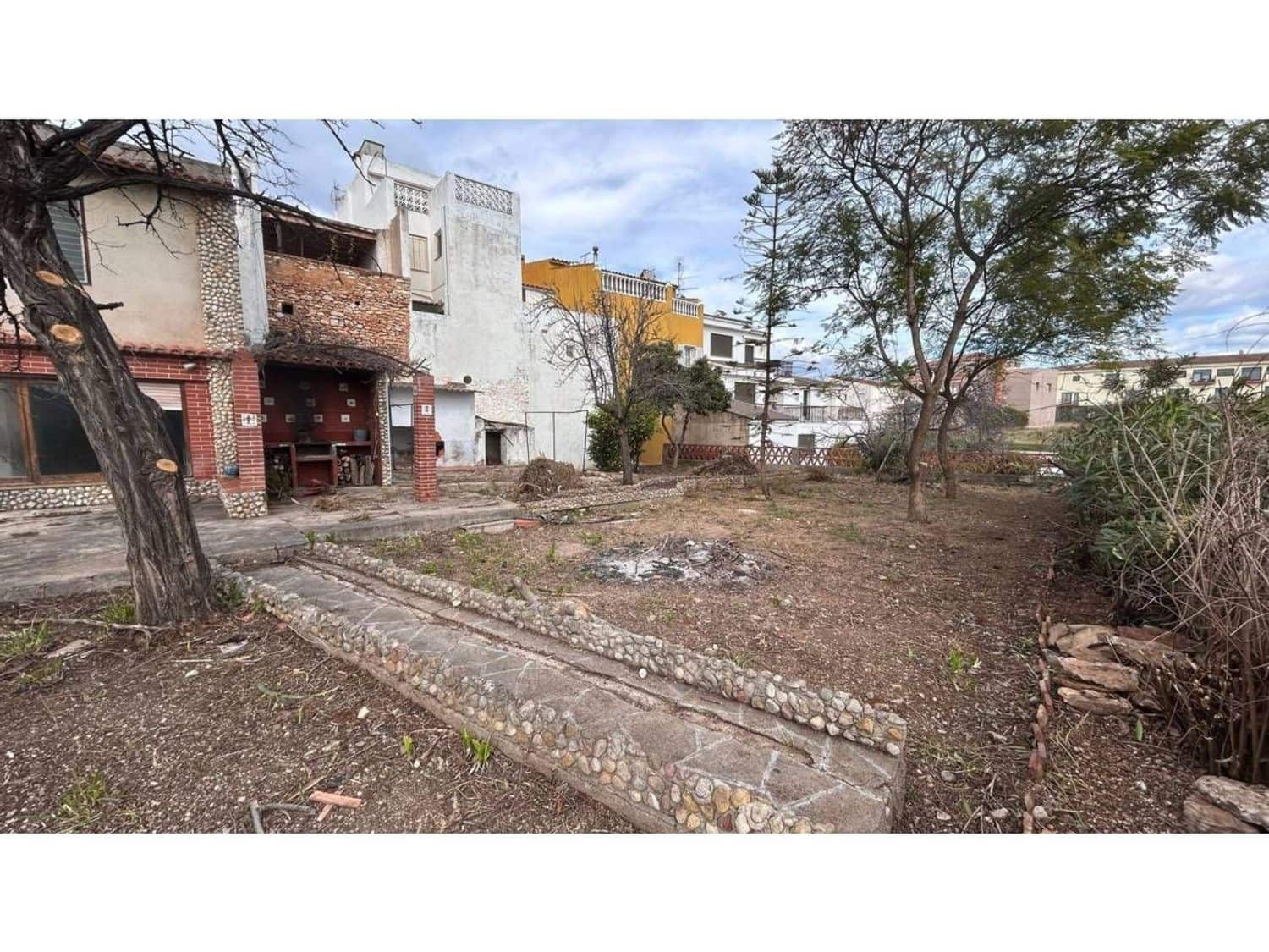 7 soveværelse Villa til salg i Sant Jordi - € 95.000 (Ref: 9607070)