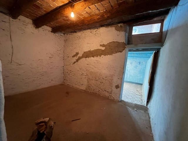 8 soveværelse Villa til salg i Sant Jordi - € 95.000 (Ref: 9731569)