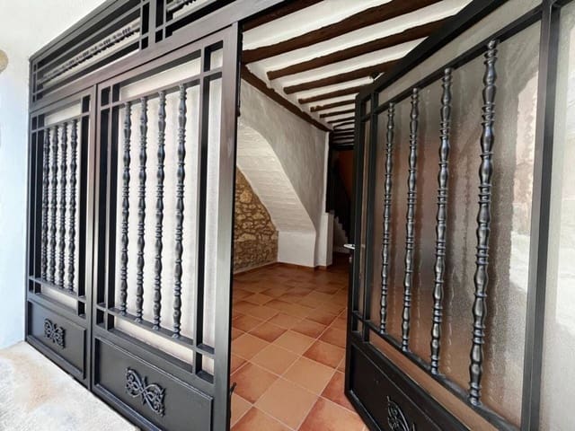 3 slaapkamer Villa te koop in Sant Jordi met garage - € 120.000 (Ref: 9763463)