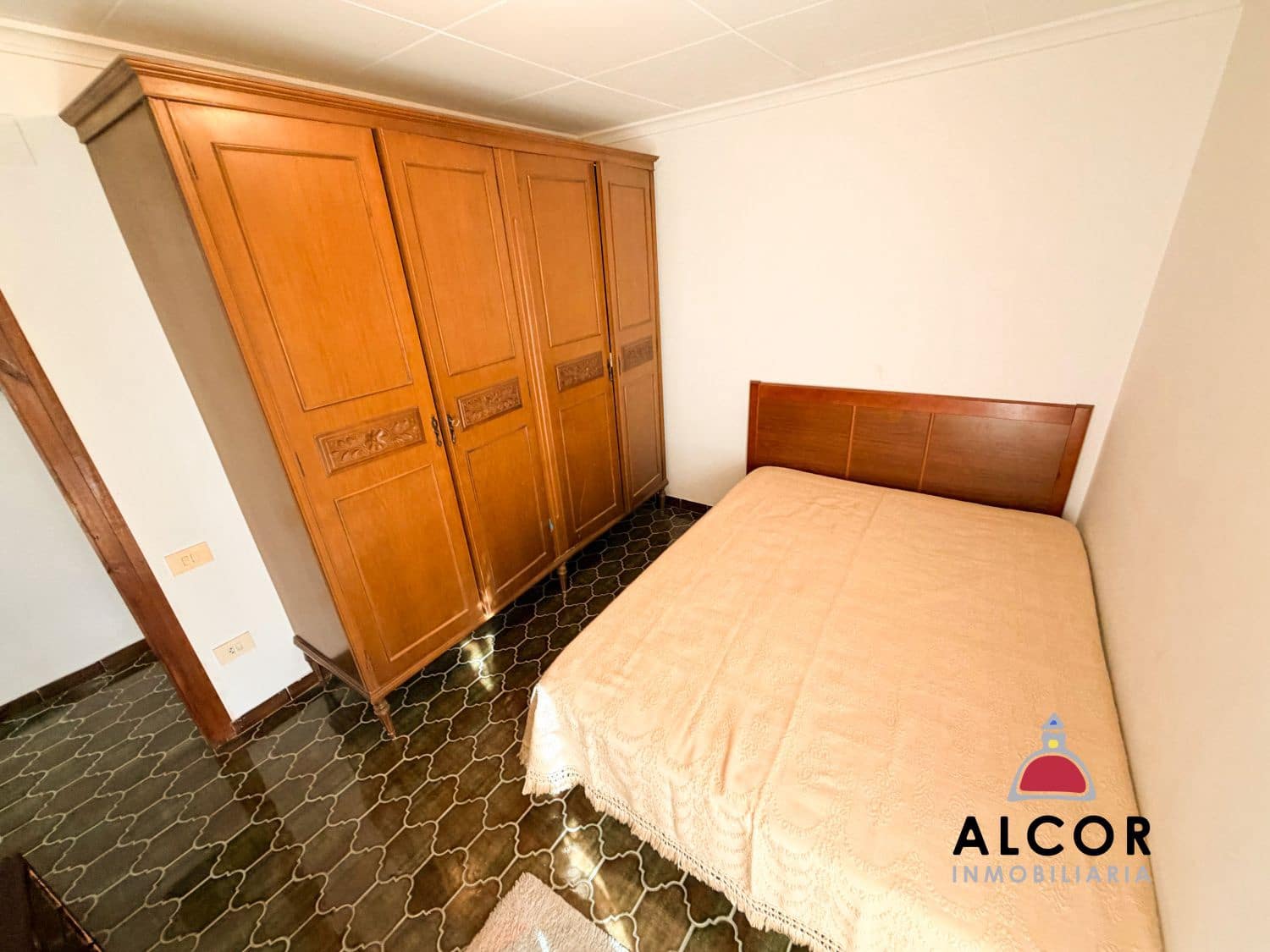4 chambre Villa/Maison Mitoyenne à vendre à Calig avec garage - 125 000 € (Ref: 10090156)