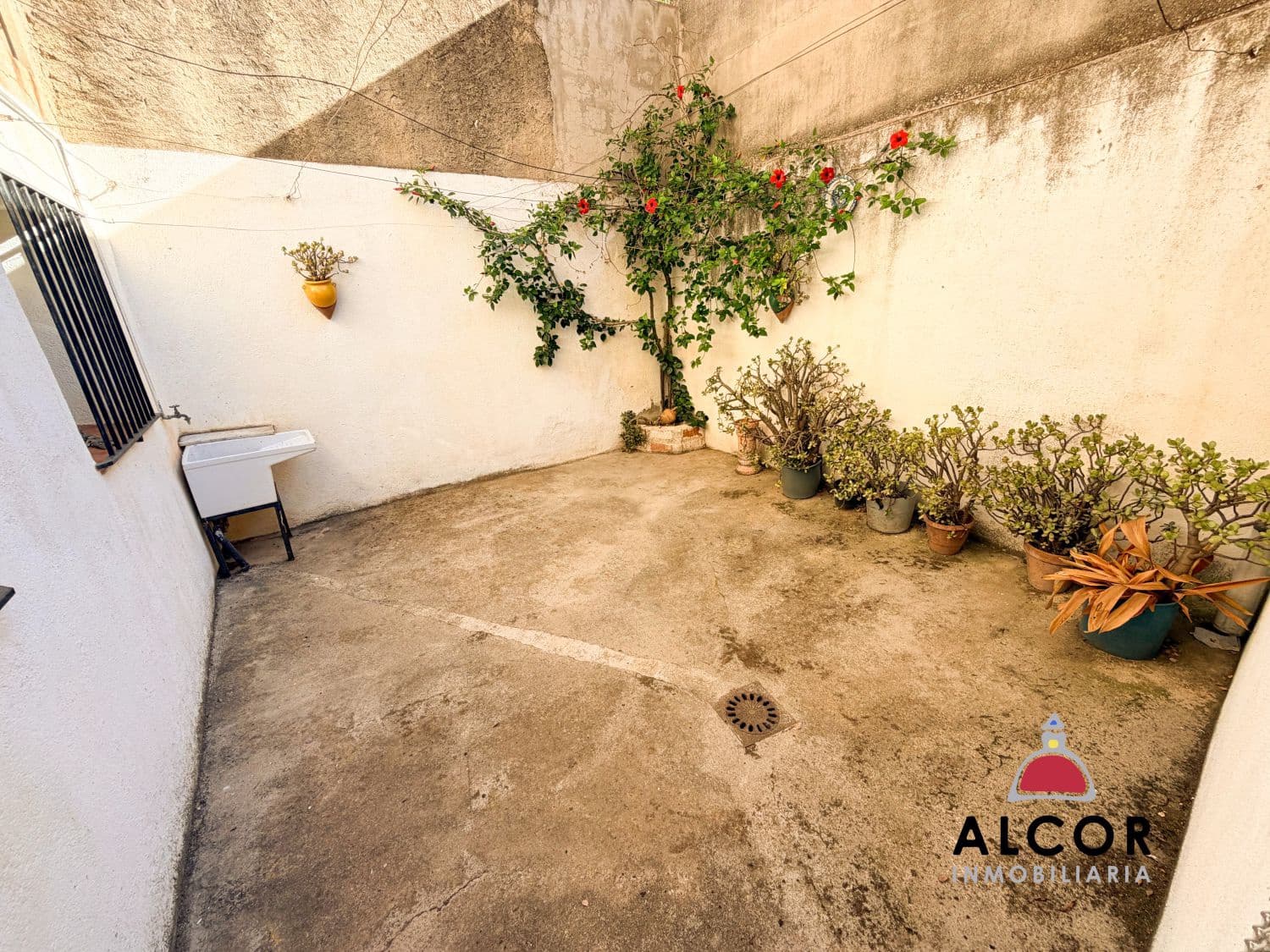 4 chambre Villa/Maison Mitoyenne à vendre à Calig avec garage - 125 000 € (Ref: 10090156)