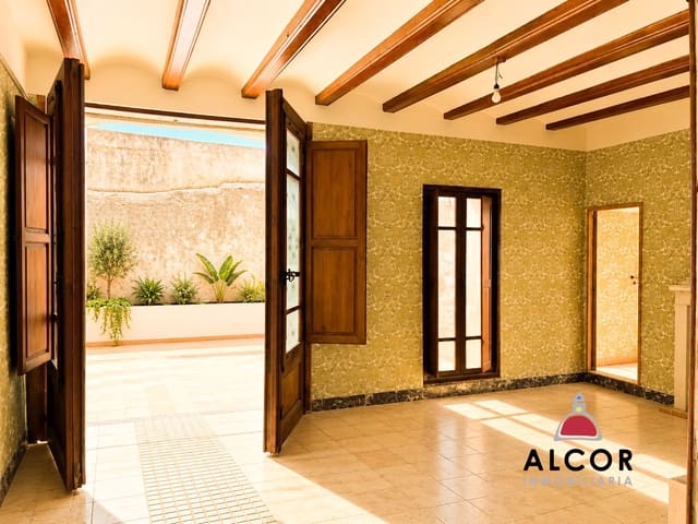 5 bedroom Townhouse for sale in Benicarló - € 250,000 (Ref: 10110919)