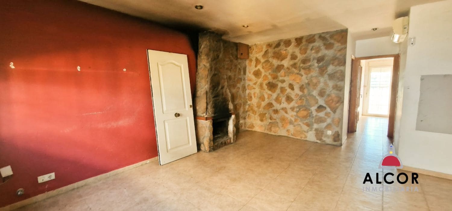 3 bedroom Terraced Villa for sale in Sant Mateu with pool - € 95,000 (Ref: 10184355)