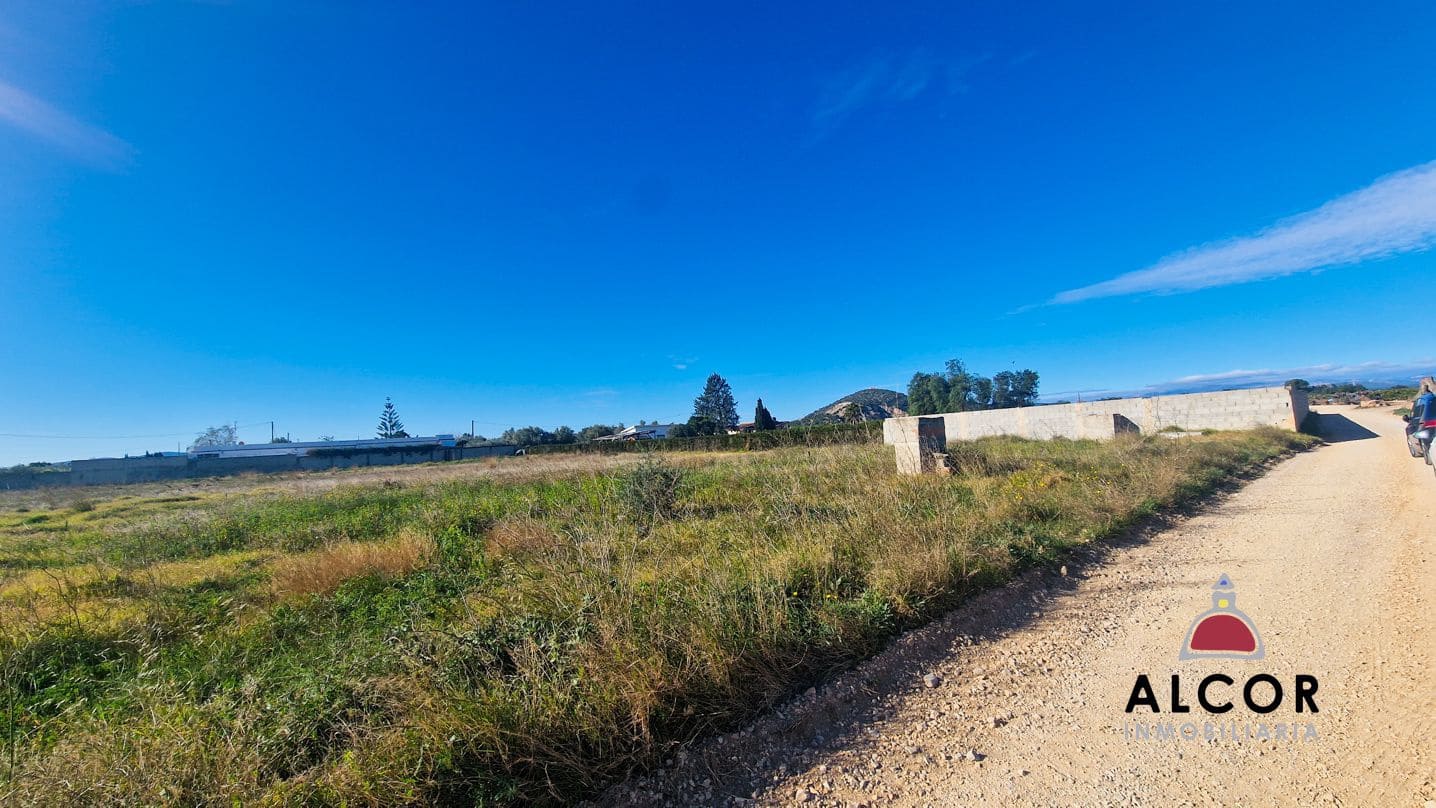 Grunde uden byggetilladelser til salg i Vinaros - € 29.000 (Ref: 8797302)