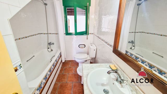 3 slaapkamer Villa te koop in Vinaròs met garage - € 230.000 (Ref: 8960436)