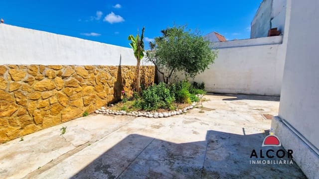 3 slaapkamer Villa te koop in Vinaròs met garage - € 230.000 (Ref: 8960436)