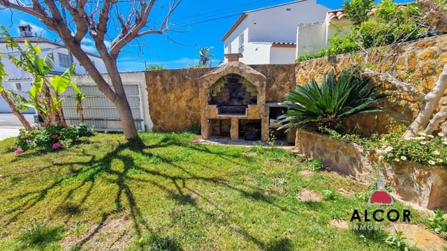 3 slaapkamer Villa te koop in Vinaròs met garage - € 230.000 (Ref: 8960436)