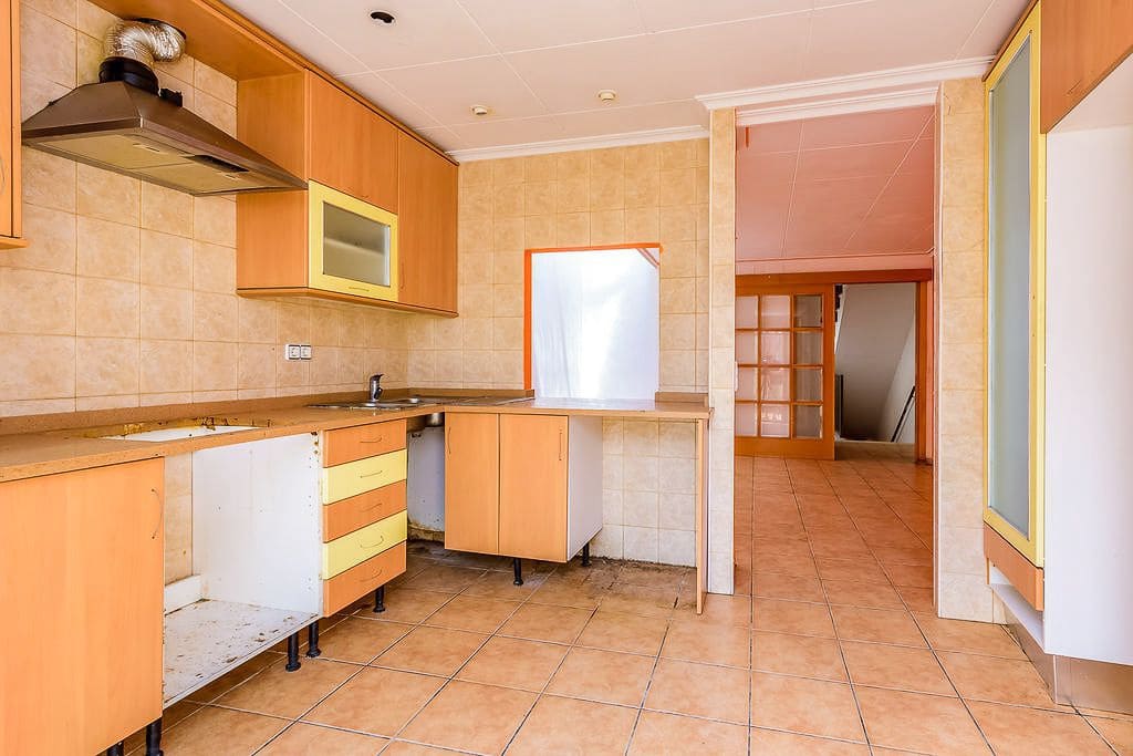 Commercial for sale in Vinaros - € 226,000 (Ref: 9165056)