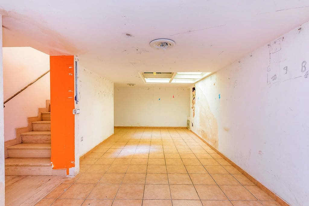 Commercial for sale in Vinaros - € 226,000 (Ref: 9165056)