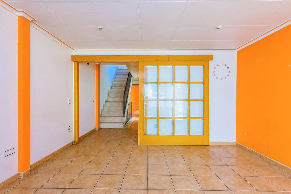 Commercial for sale in Vinaros - € 226,000 (Ref: 9165056)