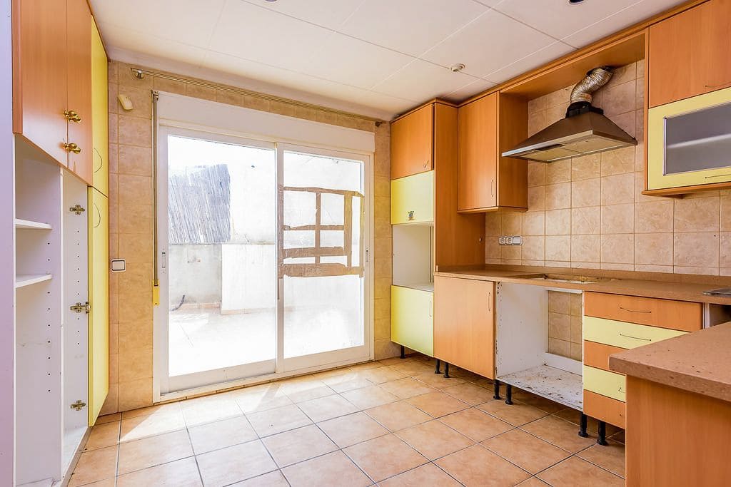 Commercial for sale in Vinaros - € 226,000 (Ref: 9165056)