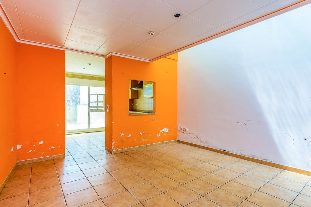 Commercial for sale in Vinaros - € 226,000 (Ref: 9165056)