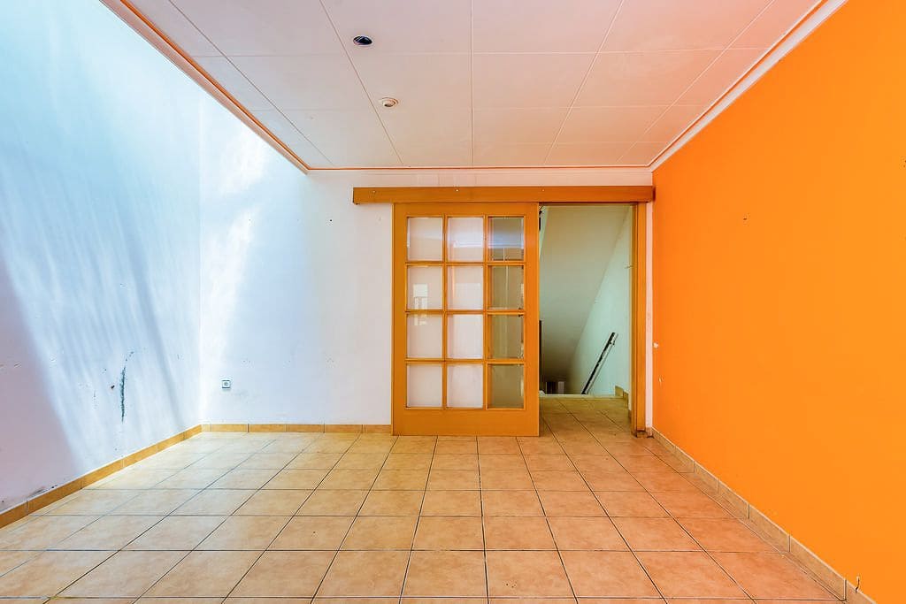 Commercial for sale in Vinaros - € 226,000 (Ref: 9165056)