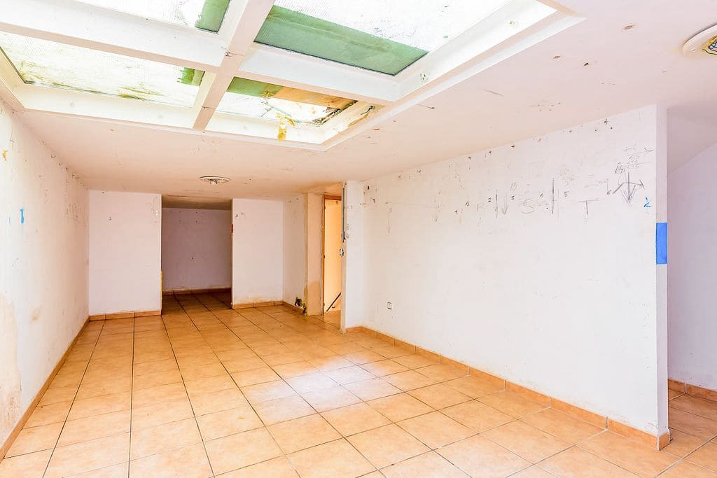 Commercial for sale in Vinaros - € 226,000 (Ref: 9165056)