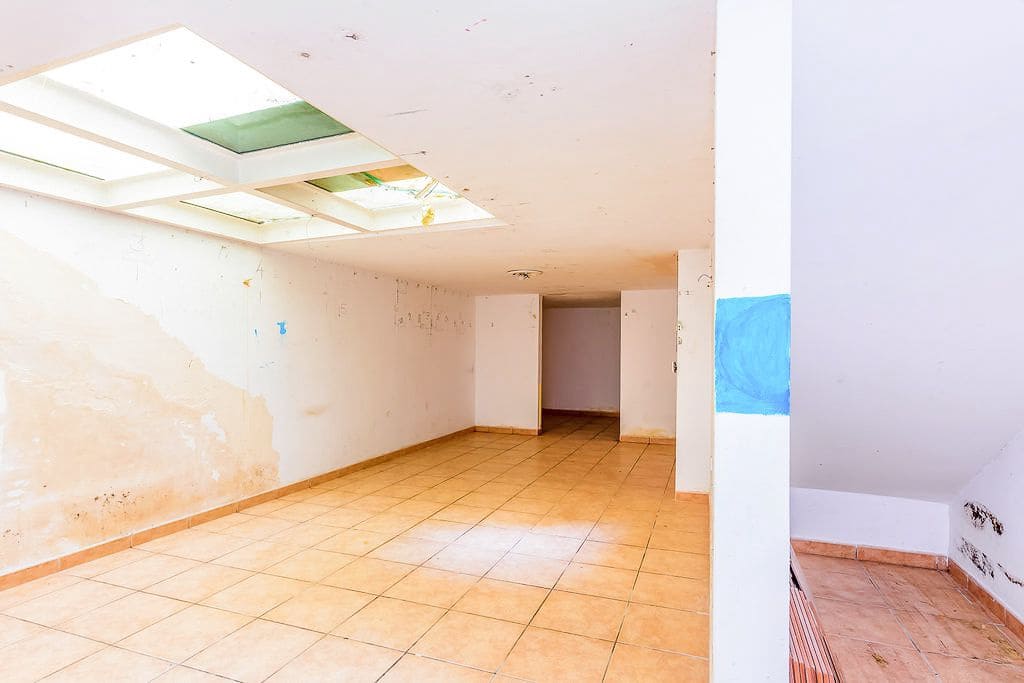 Commercial for sale in Vinaros - € 226,000 (Ref: 9165056)