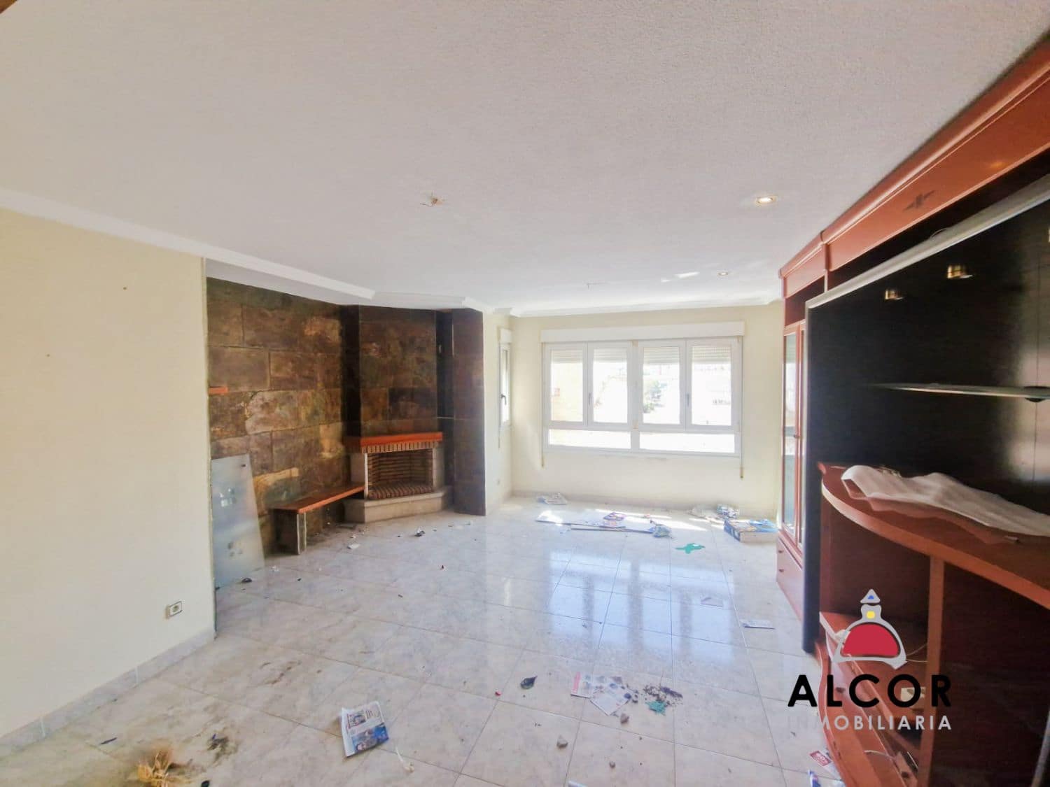 4 bedroom Flat for sale in Alcala de Xivert - € 110,000 (Ref: 9311149)