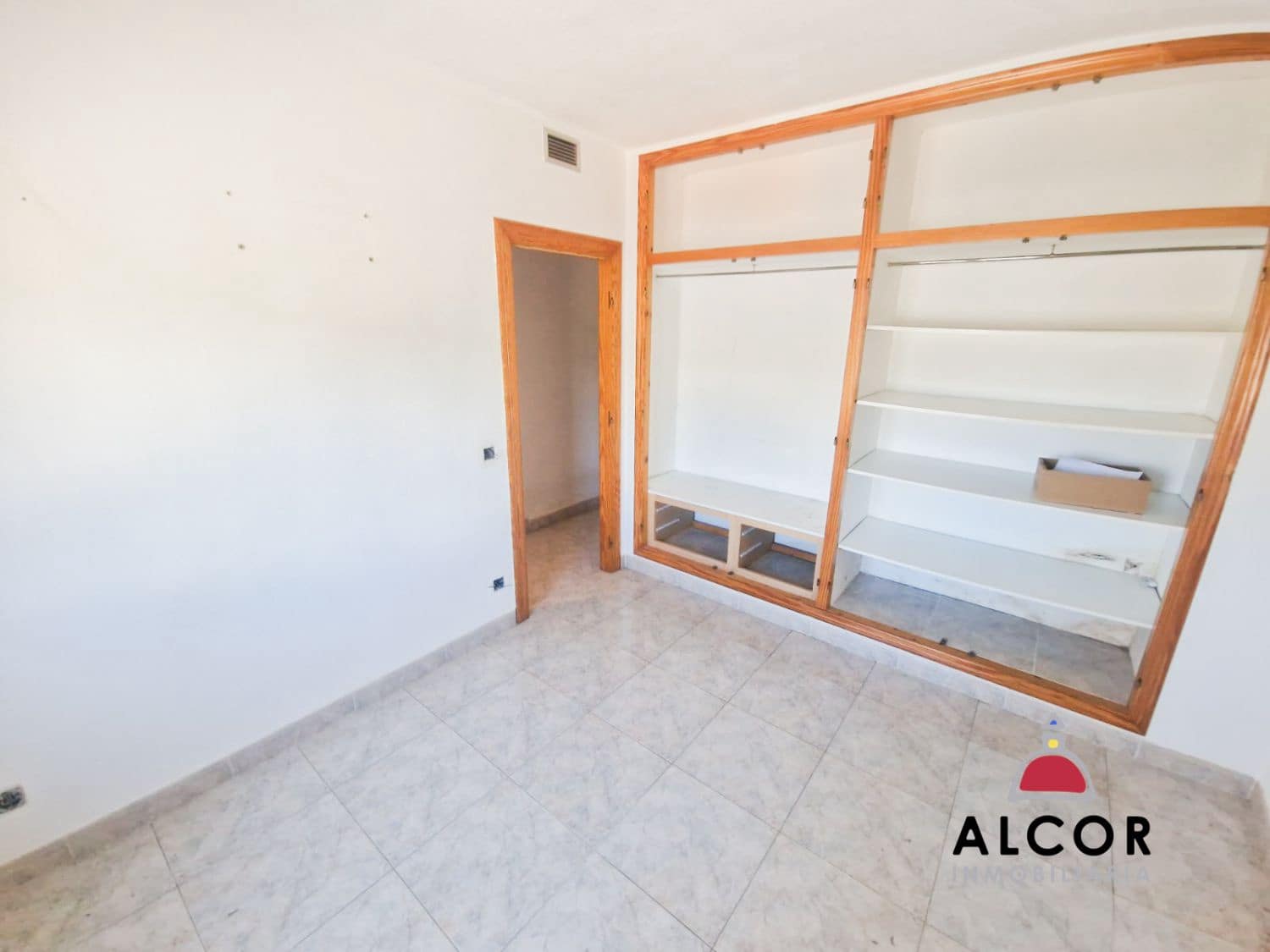 4 bedroom Flat for sale in Alcala de Xivert - € 110,000 (Ref: 9311149)