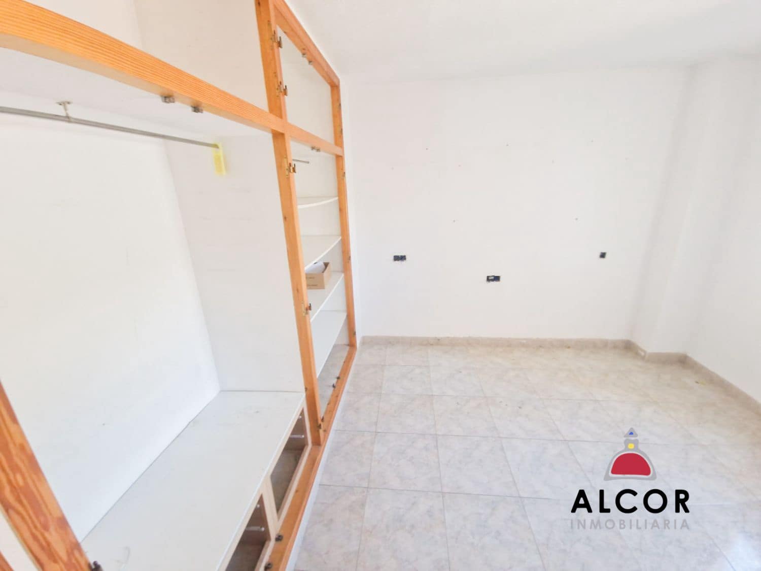 4 bedroom Flat for sale in Alcala de Xivert - € 110,000 (Ref: 9311149)