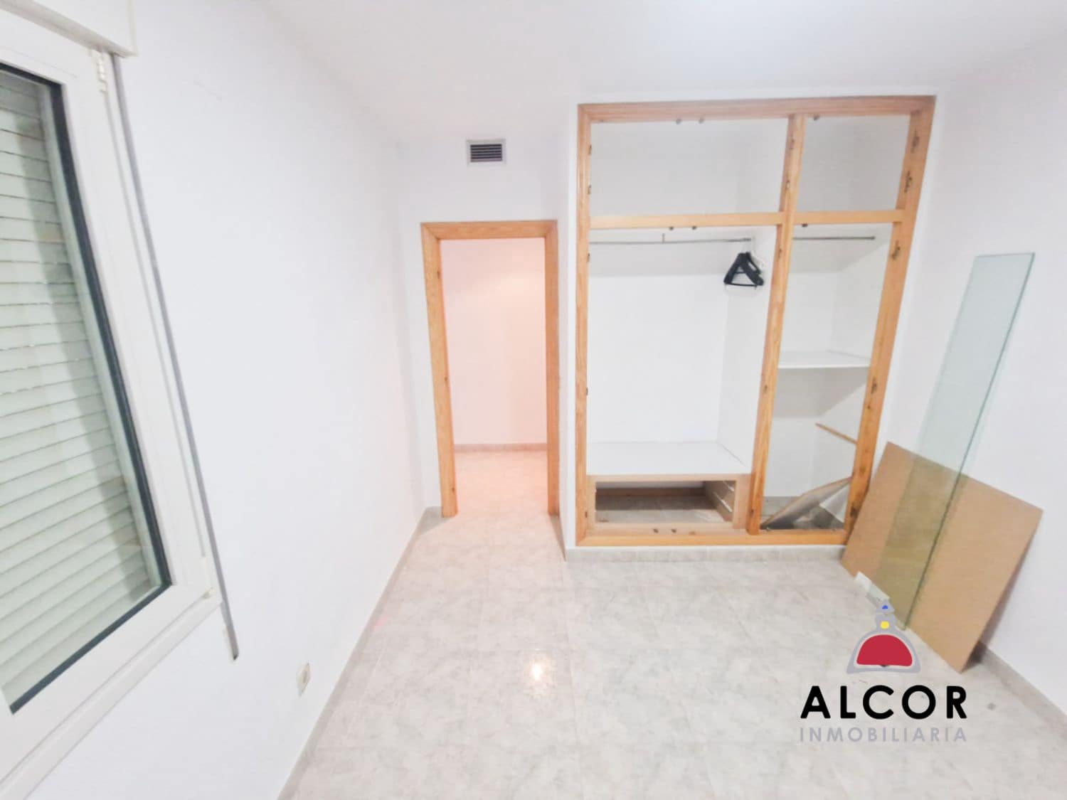 4 bedroom Flat for sale in Alcala de Xivert - € 110,000 (Ref: 9311149)
