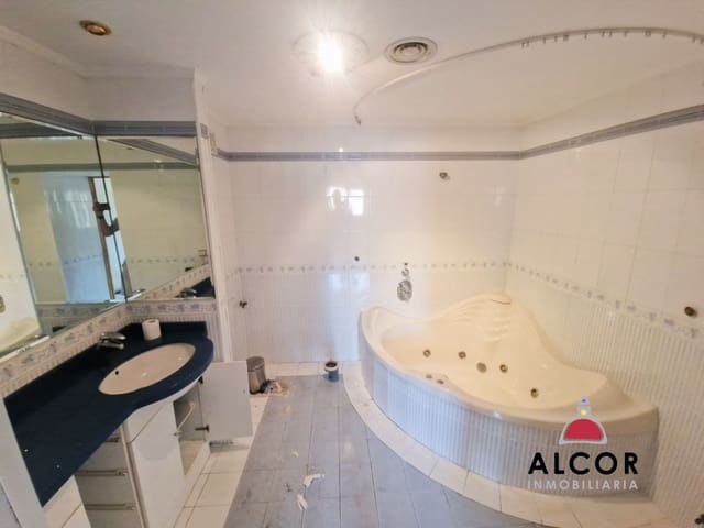 4 bedroom Flat for sale in Alcalá de Xivert - € 110,000 (Ref: 9311149)