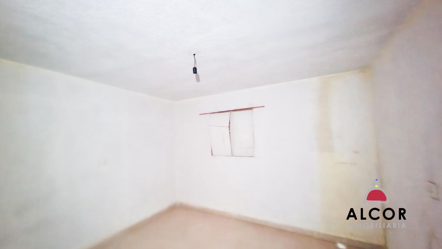 7 soveværelse Rækkehus til salg i Alcala de Xivert - € 37.000 (Ref: 9353794)