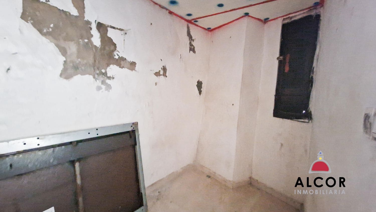 7 soveværelse Rækkehus til salg i Alcala de Xivert - € 37.000 (Ref: 9353794)