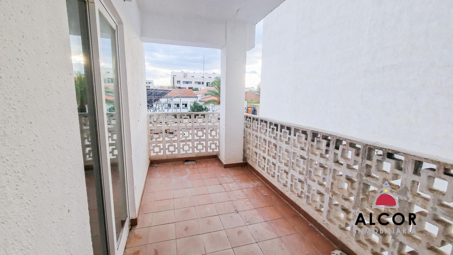 5 bedroom Flat for sale in Benicarlo - € 65,000 (Ref: 9436954)
