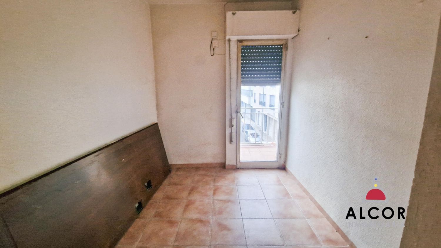 5 bedroom Flat for sale in Benicarlo - € 65,000 (Ref: 9436954)