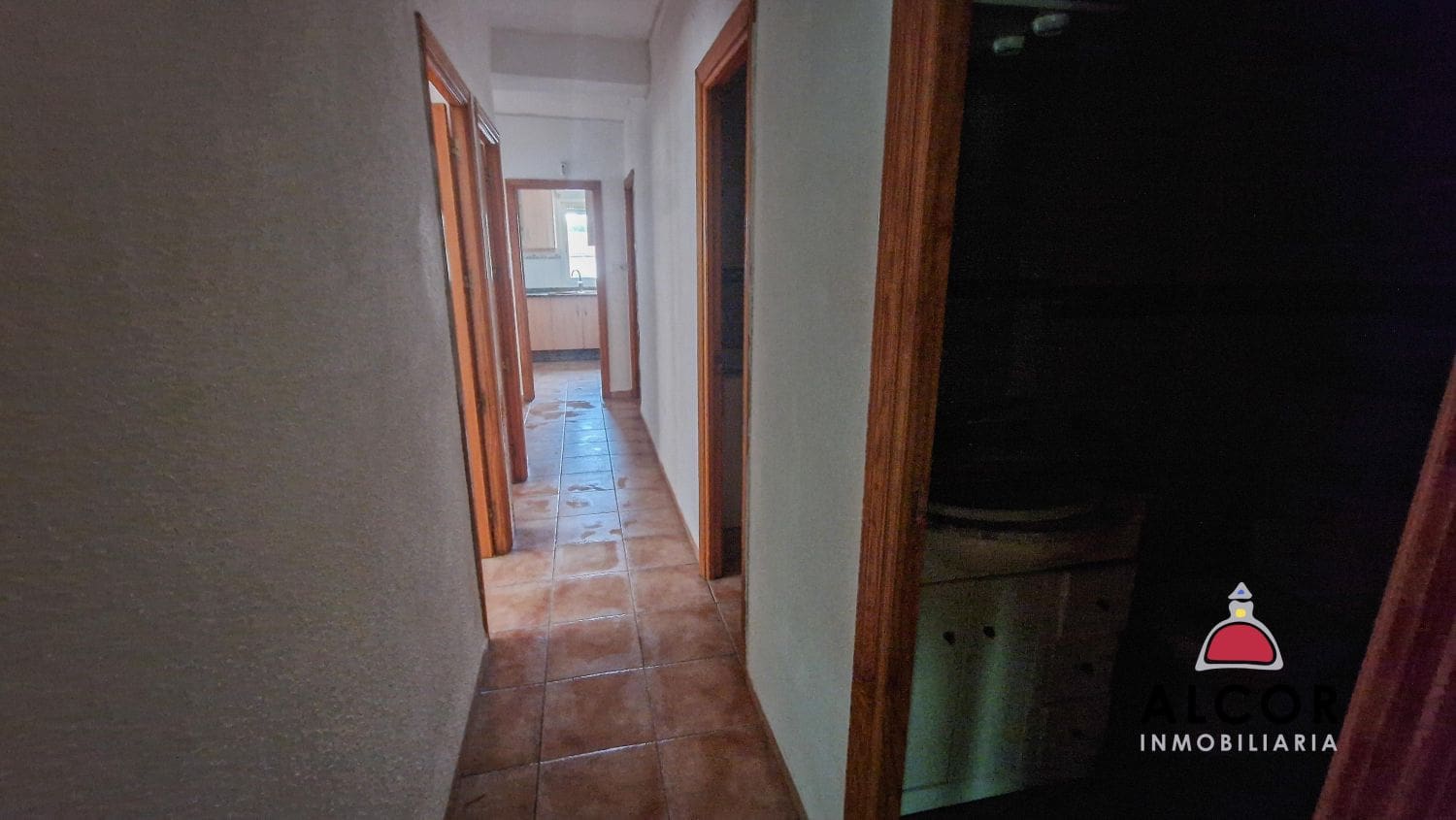 5 bedroom Flat for sale in Benicarlo - € 65,000 (Ref: 9436954)